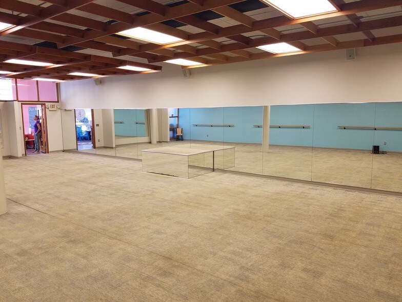 More Photos Of 100-140 Riverview Ctr, Middletown Office For Lease