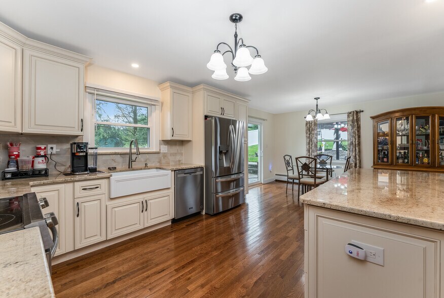 More Photos Of 417 Mountain Rd, Lebanon Specialty For Sale