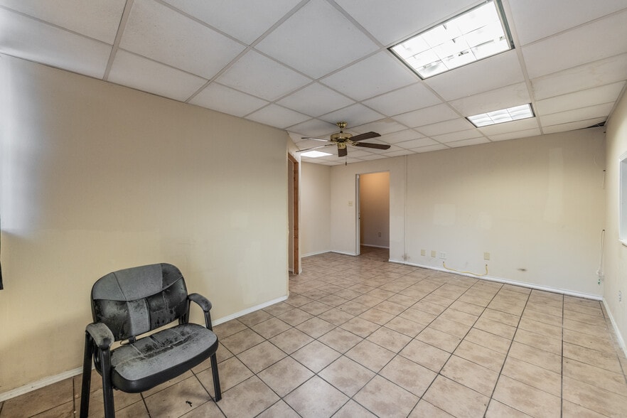 More Photos Of 1006 West Ave, San Antonio Freestanding For Lease