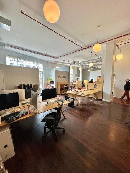 More Photos Of 11-11 44th Rd, Long Island City Office For Sale