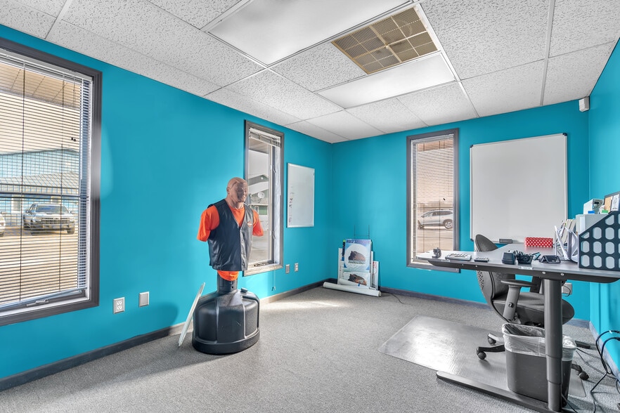 More Photos Of 403 Industrial Dr, Griffith Service For Sale