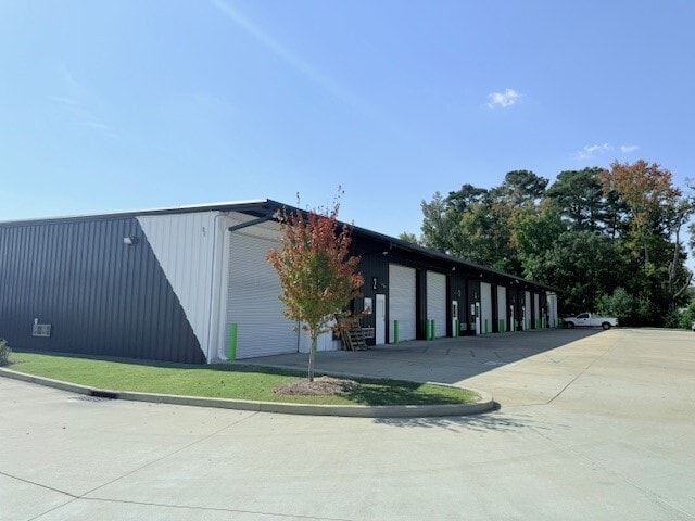 More Photos Of 2900 Wyndham Industrial Dr, Opelika Distribution For Lease