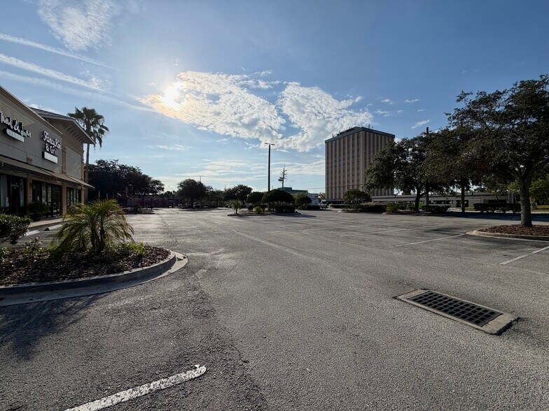 More Photos Of 9527 Regency Square Blvd, Jacksonville Unknown For Lease