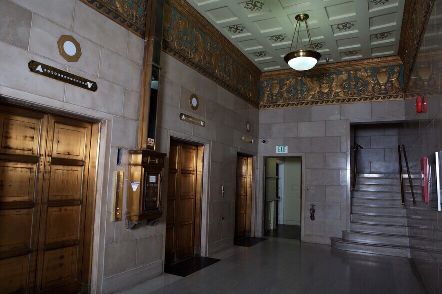 More Photos Of 101-117 W 9th St, Los Angeles Office For Lease