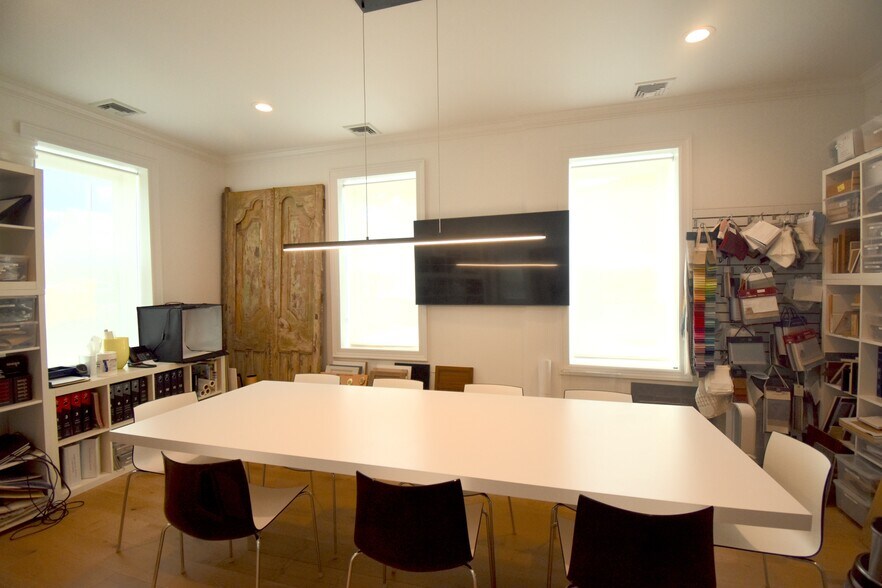 More Photos Of 22 Bayview Ave, Manhasset Office For Sale