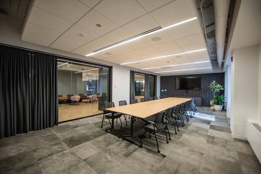 More Photos Of 1 E Wacker Dr, Chicago Office For Lease