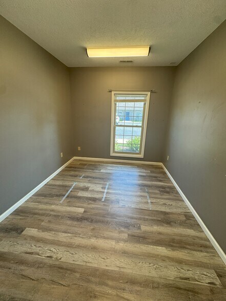 More Photos Of 2504 Veterans Memorial Pky S, Lafayette Office For Sale