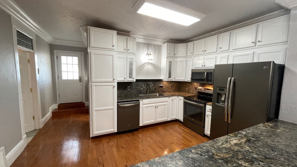 More Photos Of 415 N Muskogee Ave, Tahlequah Storefront Retail Residential For Sale