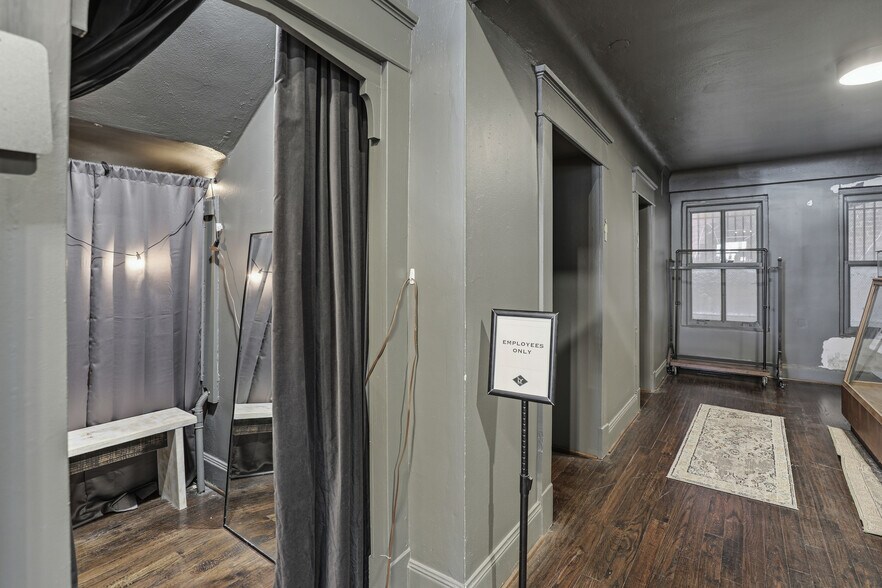 More Photos Of 110 N Tennessee St, McKinney Storefront Retail Office For Lease