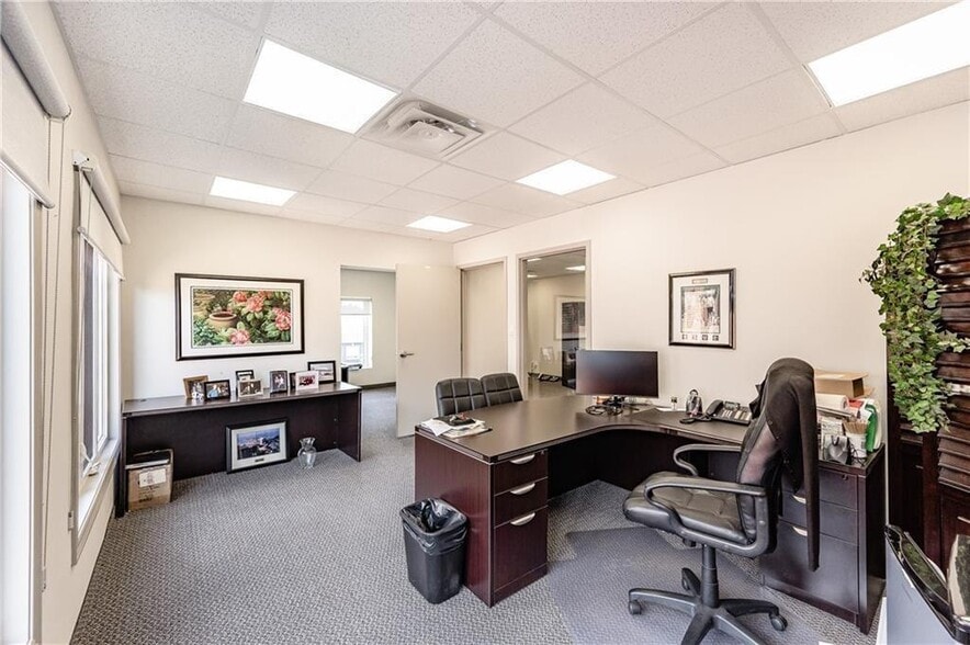 More Photos Of 2904 South Sheridan Way, Oakville Medical For Lease