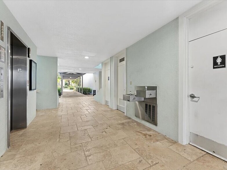 More Photos Of 2295 NW Corporate Blvd, Boca Raton Office Residential For Lease