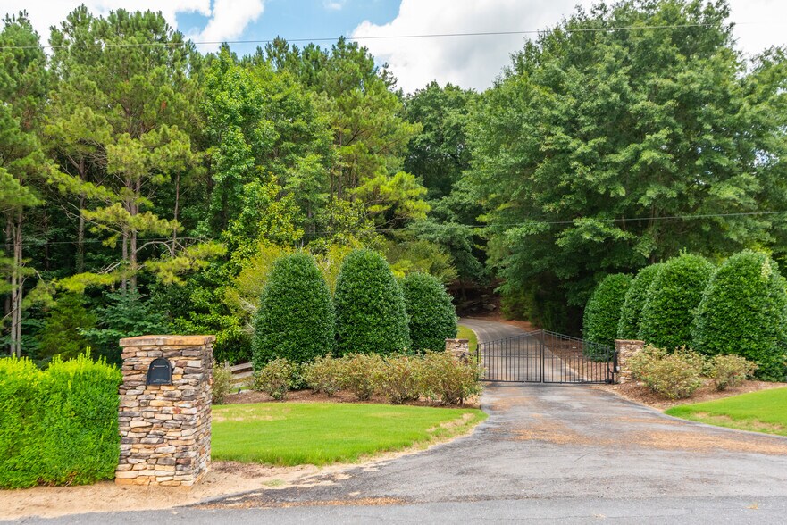 More Photos Of 565 Owens Gin Rd NE, Calhoun Lodge Meeting Hall For Sale