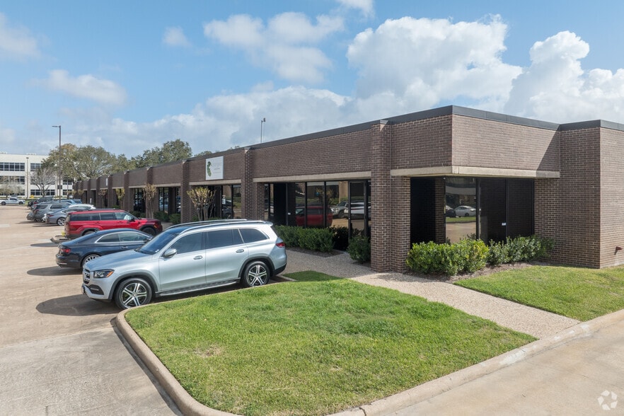 More Photos Of 16203 Park Row, Houston Light Distribution For Lease