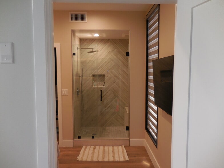 More Photos Of 1439 Plaza Del Amo, Torrance Warehouse For Sale