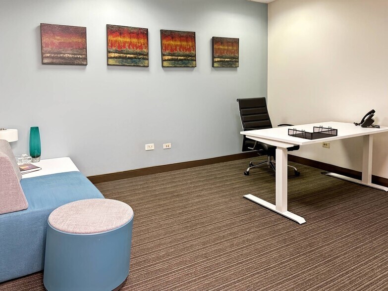 More Photos Of 200 S Wacker Dr, Chicago Coworking Space