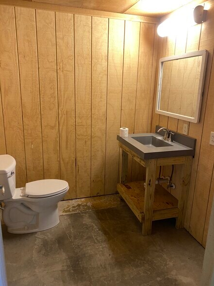 More Photos Of 405 Madison St, Rochester Light Distribution For Sale