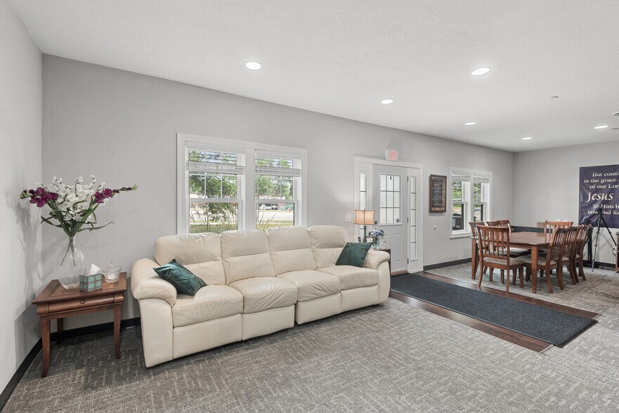 More Photos Of 1701-1713 Southcross Dr W, Burnsville Loft Creative Space For Sale