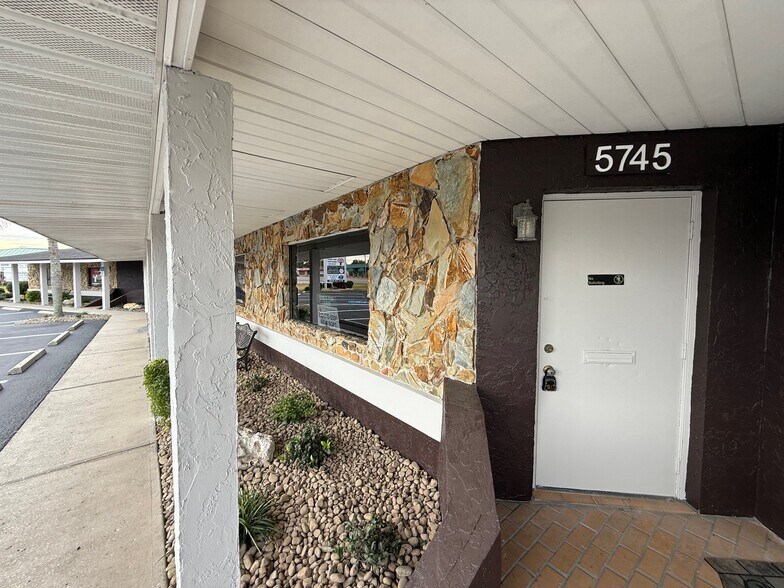 More Photos Of 5739-5749 Gall Blvd, Zephyrhills Medical For Lease