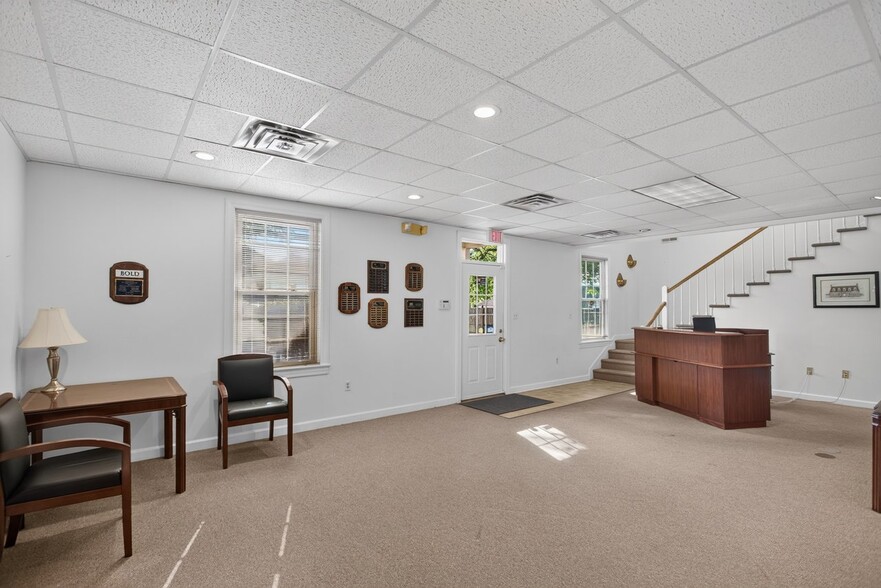 More Photos Of 800 Country Club Rd, Harrisonburg Office For Sale