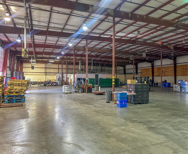 More Photos Of 1351 Eisenhower Blvd, Harrisburg Warehouse For Lease