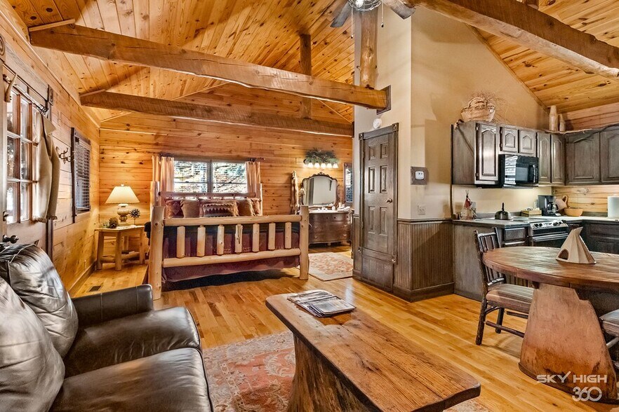 More Photos Of 3134 E Van Buren, Eureka Springs Hotel For Sale