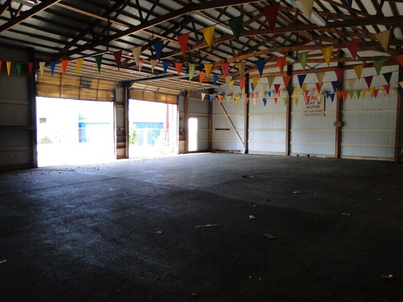 More Photos Of 177 S Pence St, East Alton Warehouse For Lease