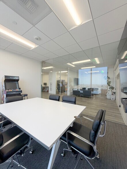 More Photos Of 10880 Wilshire Blvd, Los Angeles Loft Creative Space For Lease