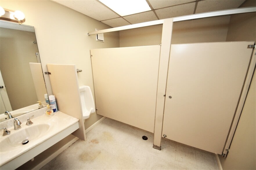 More Photos Of 2777 W Clay St, Saint Charles Office For Lease