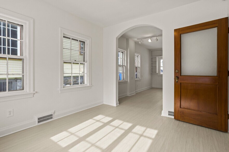 More Photos Of 206 Park Ave, Rochester Office Residential For Lease