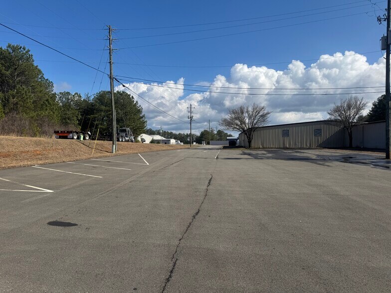 More Photos Of 93 Pioneer Industrial Blvd, Jasper Warehouse For Lease