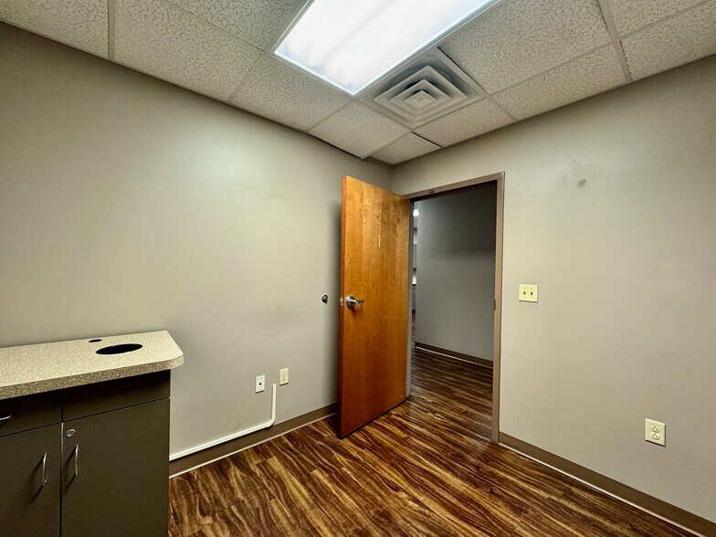 More Photos Of 4645 Village Square Dr, Paducah Storefront Retail Office For Lease