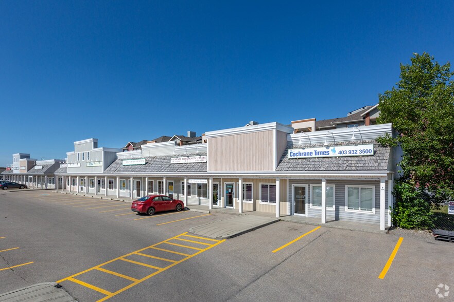 More Photos Of 206 5th Ave W, Cochrane Storefront Retail Office For Sale