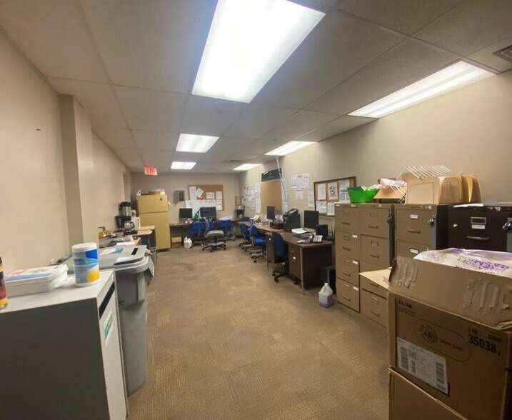More Photos Of 25 E Penn St, Uniontown Storefront Retail Office For Lease