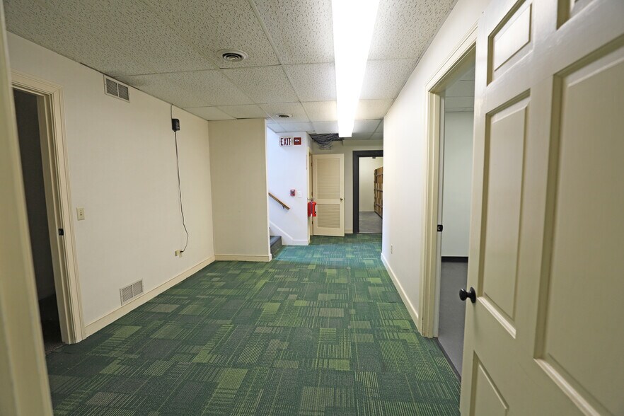 More Photos Of 2 Barlows Landing Rd, Pocasset Bank For Lease