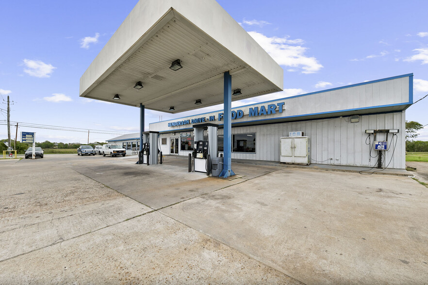 Primary Photo Of 103 Henderson St, Palacios Convenience Store For Sale