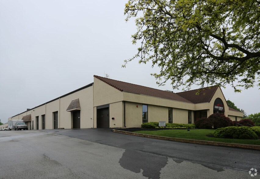 More Photos Of 325 Westtown Rd, West Chester Showroom For Lease