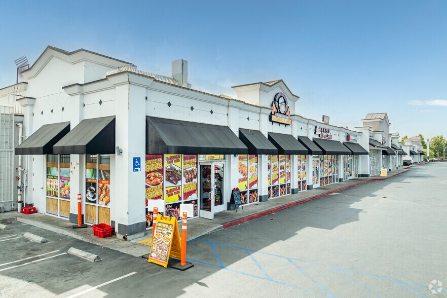 More Photos Of 21355 Sherman Way, Canoga Park Storefront For Lease