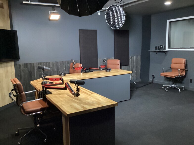 More Photos Of 117 S 25th St, Omaha Office For Lease