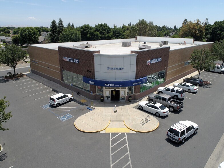 More Photos Of 1735 E Walnut Ave, Visalia Drugstore For Sale