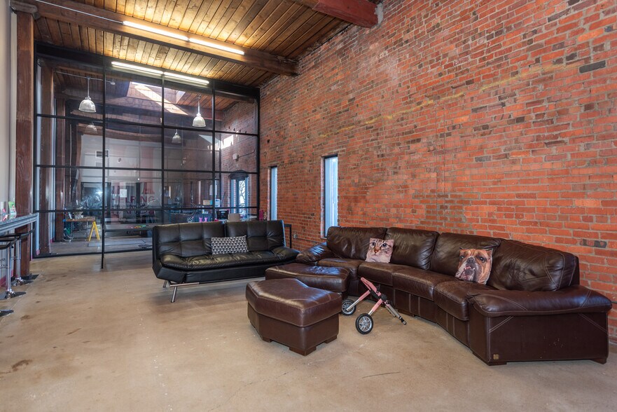 More Photos Of 1605 Rhoadmiller St, Richmond Office For Sale