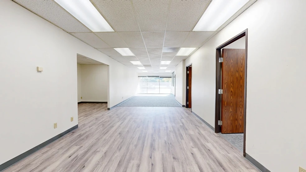 More Photos Of 1112 E Copeland Rd, Arlington Office For Lease