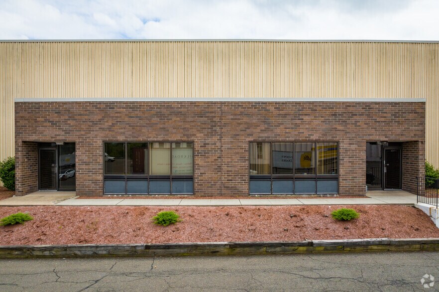 More Photos Of 343 Walsh Dr, Parsippany Warehouse For Lease