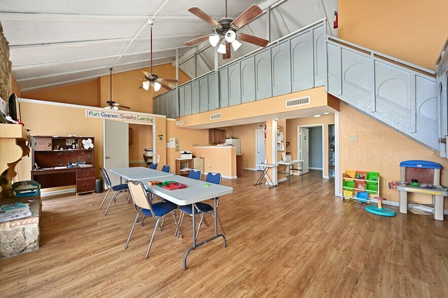 More Photos Of 1101 Rutland Dr, Austin Apartments For Sale