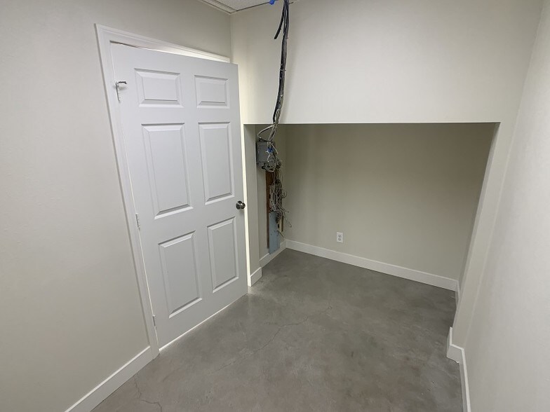 More Photos Of 935 N Vignes St, Los Angeles Auto Dealership For Lease