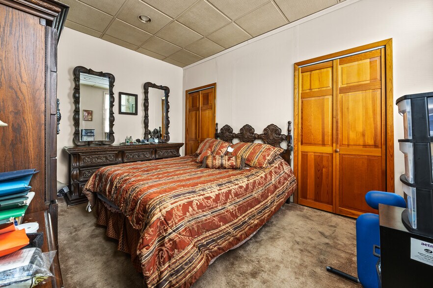 More Photos Of 7031 67th Pl, Glendale Multifamily For Sale