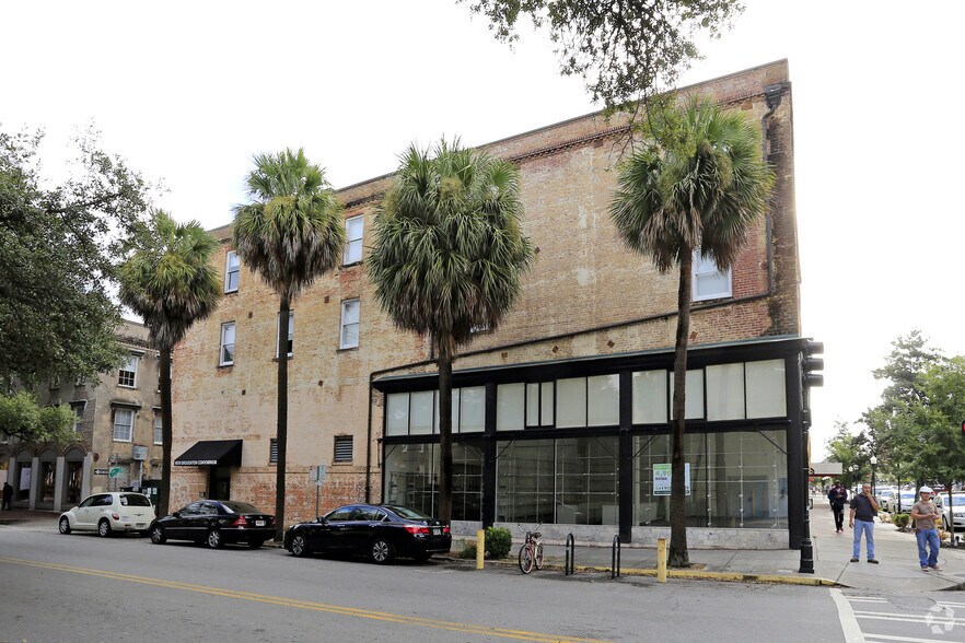 More Photos Of 322 W Broughton St, Savannah Storefront For Lease