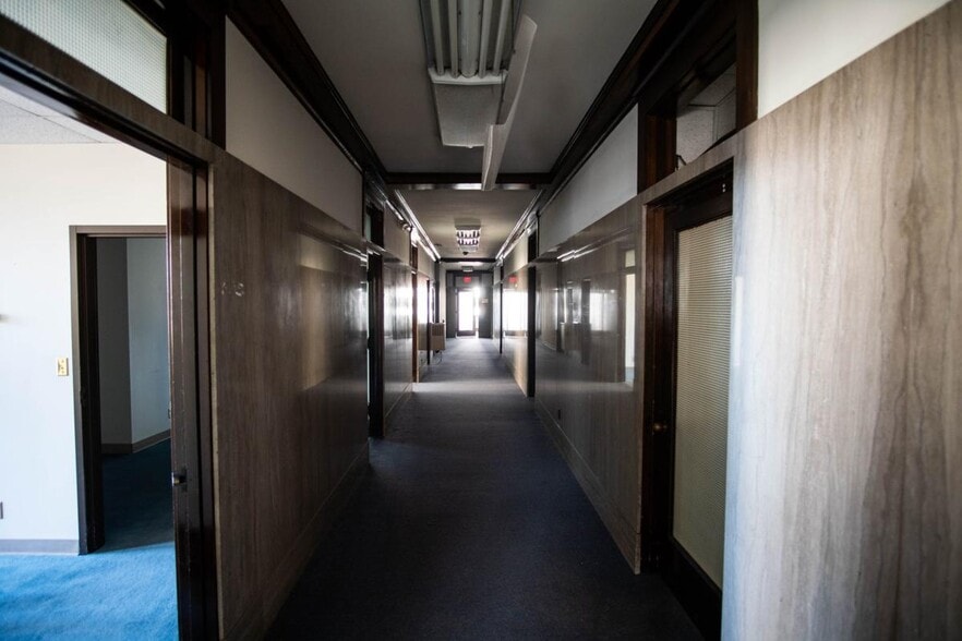 More Photos Of 10 E 3rd St, Tulsa Office For Sale