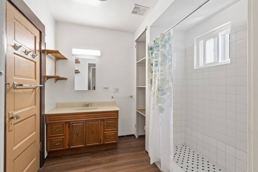 More Photos Of 1026 Figueroa Ter, Los Angeles Apartments For Sale