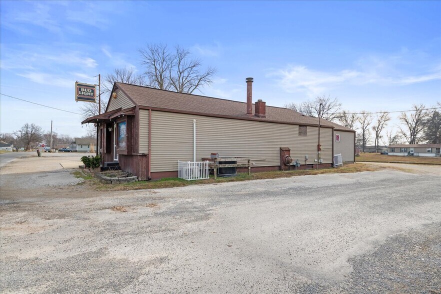 More Photos Of 104 Taylorville Rd, Taylorville Restaurant For Sale