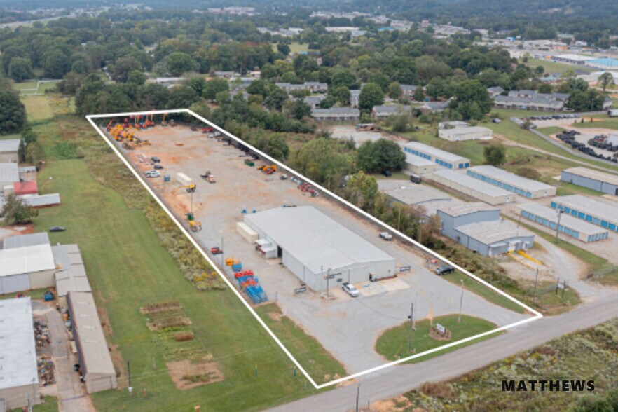 More Photos Of 90 Industrial Dr, Oxford Warehouse For Sale